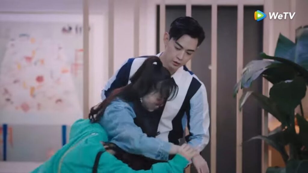 مشاعرها بدأت تتحرك ناحيته ! مقطع من الحلقة 3 مسلسل حظي الصغير مشاعرها بدأت تتحرك ناحيته ! مقطع من الحلقة 3 مسلسل حظي الصغير