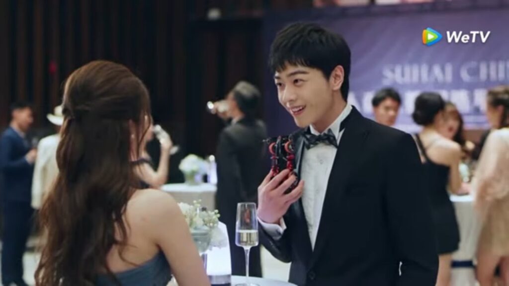 شينغ نان تلعب مع لو جينغ، بينما لو جين… | مقطع من الحلقة 19 مواعدة في المطبخ شينغ نان تلعب مع لو جينغ، بينما لو جين... | مقطع من الحلقة 19 مواعدة في المطبخ