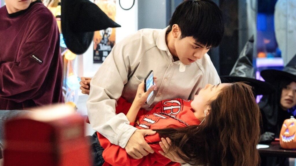 ينقذها من الحادث بطريقة رومانسية جدا 😍😍 ( رحلـة خلال الليل | The Journey Across the Night ) مترجمة