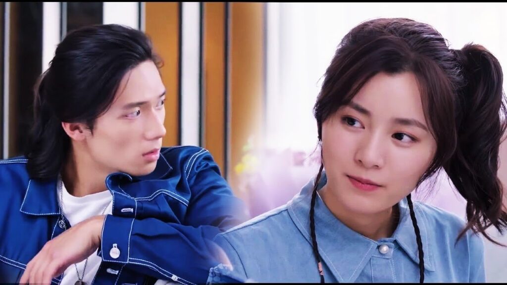 يشعر بالغيرة عليها فيخرب موعدها المدبر مع الشاب الاجنبي 😂 ( رومانسيتـي الاولـى| First Romance)