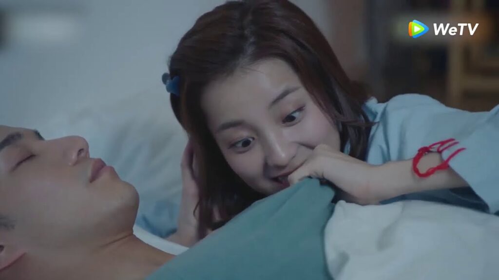 تقع في المتاعب ولكنه يساعدها | حبيبتي فضائية حلقة 12 تقع في المتاعب ولكنه يساعدها | حبيبتي فضائية حلقة 12