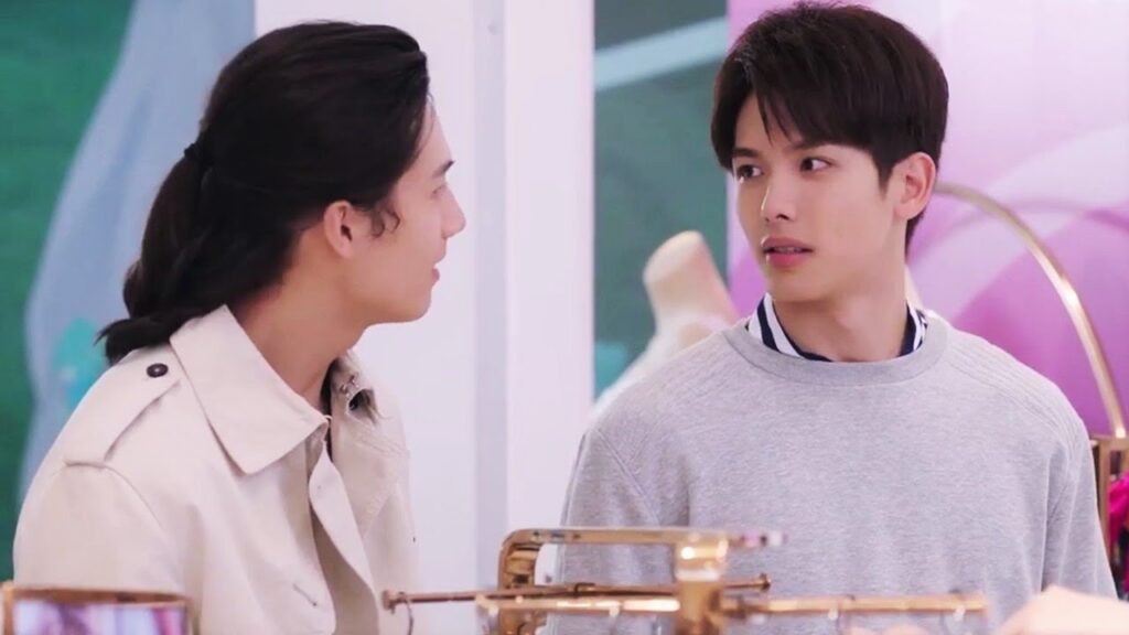 اعلان حلقة 14 يدخلان محل الملابس الداخلية النسائية  😂😂( رومانسيتـي الاولـى| First Romance) 💖💖💖