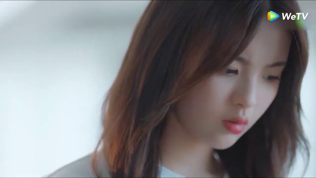 تيان ران تشعر بالأسف لأنها وقعت العقد !  مقطع من الحلقة 12 مسلسل منتصف الصيف مليء بالحب