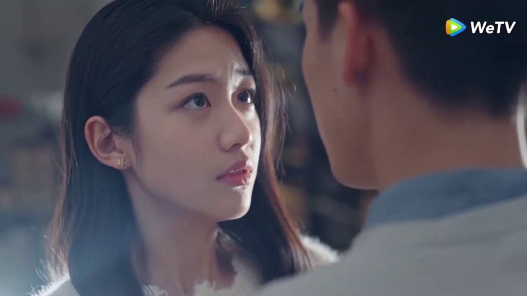 رد فعل جيانج تشين هان عندما رأى الهدية | مقطع من الحلقة 21 الحب إلى الأبد