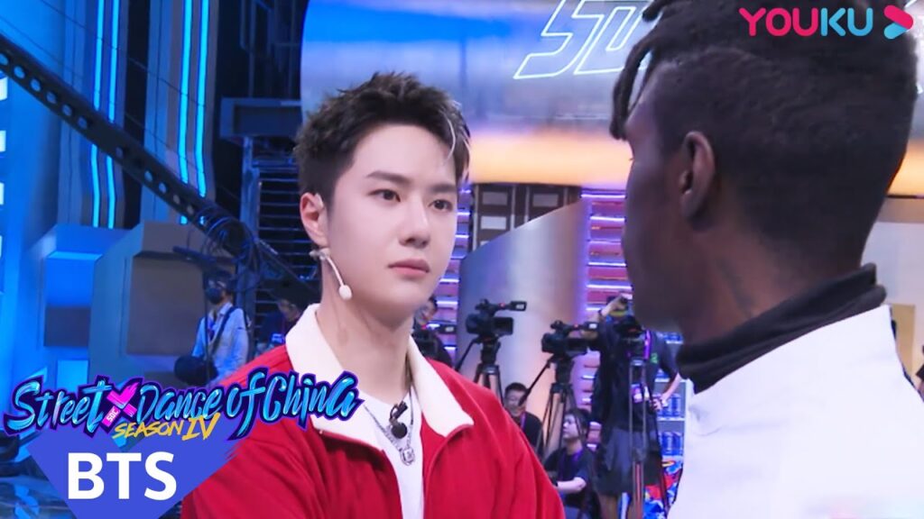 لا يمكن أن يخفي رئيس الفريق وانغ يي بوه المحجوب سعيده عندما يرى الأصدقاء القدماء| YOUKU لا يمكن أن يخفي رئيس الفريق وانغ يي بوه المحجوب سعيده عندما يرى الأصدقاء القدماء| YOUKU