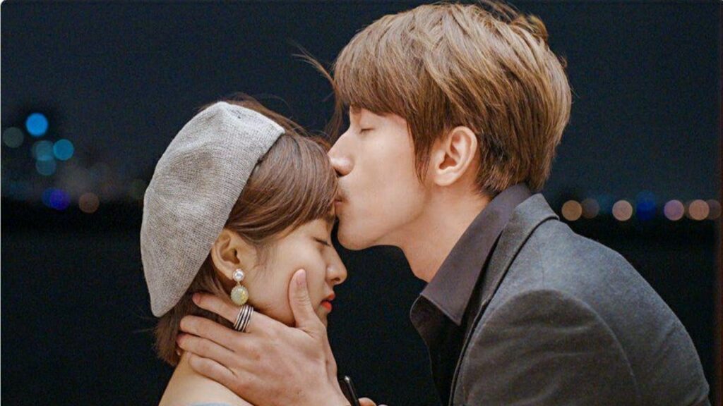 اعترف بحبه لها و قبلها على جبينها (عُـد نجومـك المحظـوظة)