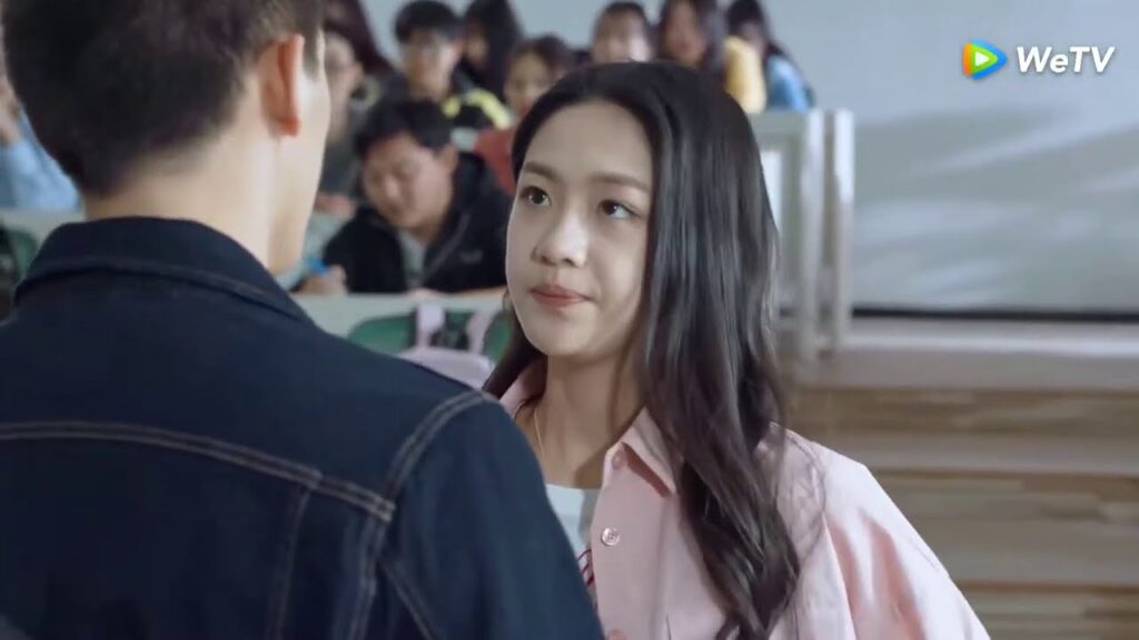 يجعلها تشعر بالخجل أمام أصدقائه|مقطع من الحلقة 8 الحب إلى الأبد