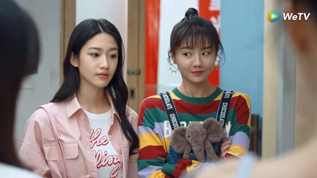 تغار عليه و تدعي أنها لا تعرفه بسبب كبريائها|مقطع من الحلقة 8 الحب إلى الأبد