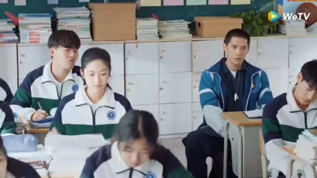 [مسلسل مدرسي جديد] الفتيات ضد الصبيان من سيفوز ؟ مقطع من الحلقة 1 مسلسل الحب إلى الأبد