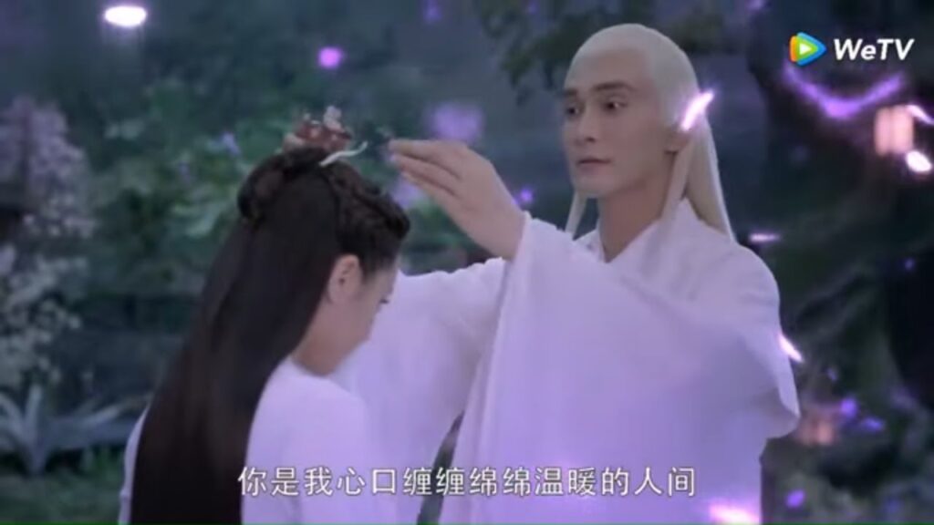 الإمبراطور يصنع إكليل من الورد للأميرة مقطع من الحلقة 44 حلم الحب الأبدي