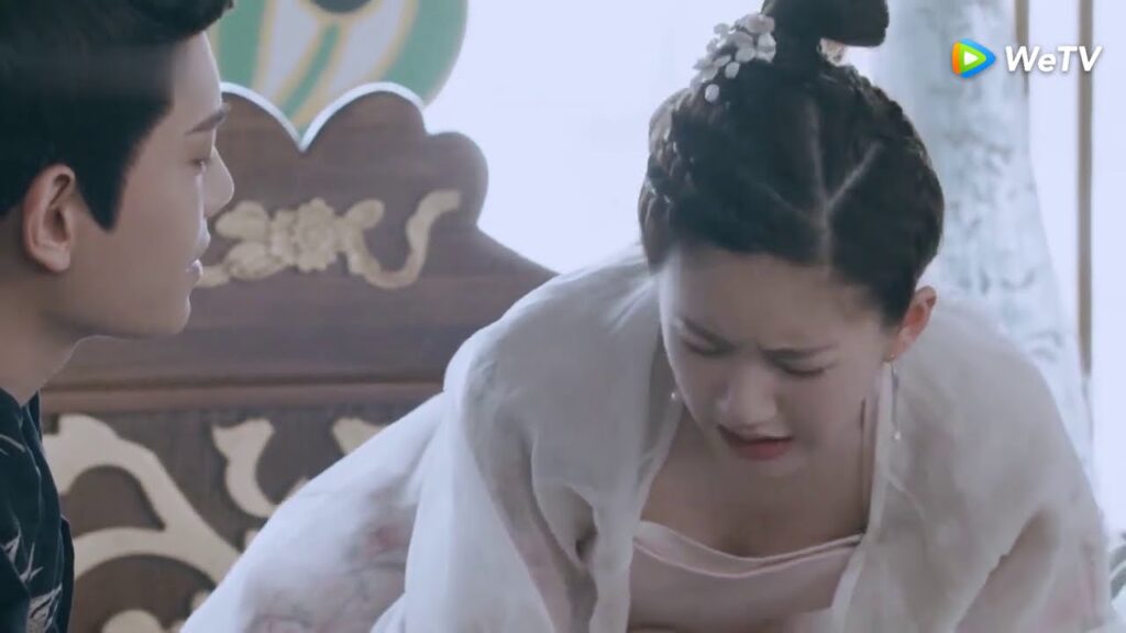 السيد الشاب يجبر الأميرة على شرب السم مقطع من الحلقة 19 رومانسية النمر والزهرة