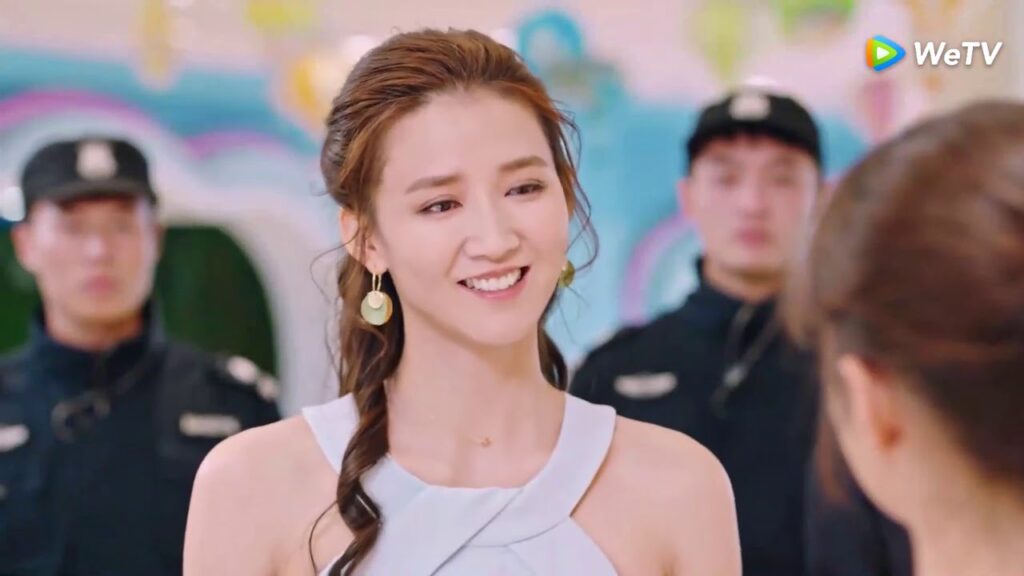 امرأة قامت بإهانتها أمامه فدافع عنها بشدة|مقطع من الحلقة8مسلسل سأكون معك