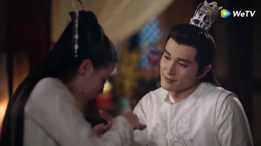 الأميرة تضع مرهم للملك مقطع من الحلقة 14 حلم الحب الأبدي الأميرة تضع مرهم للملك مقطع من الحلقة 14 حلم الحب الأبدي