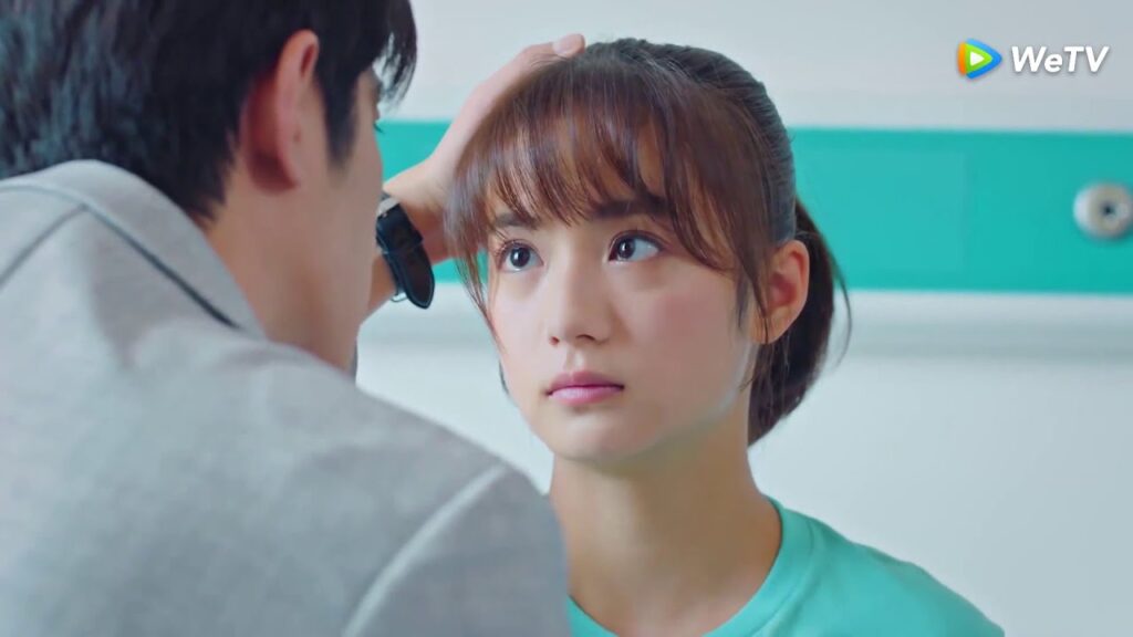 شعرت بالدوار و سقطت في حضن الأستاذ|مقطع من الحلقة 4 مسلسل سأكون معك