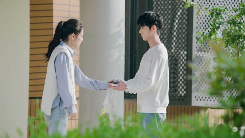 تعتقد بان صديقها فقير لا يمتلك المال فتحاول مساعدته  (تزلج في الحب | Skate Into Love ) مترجم