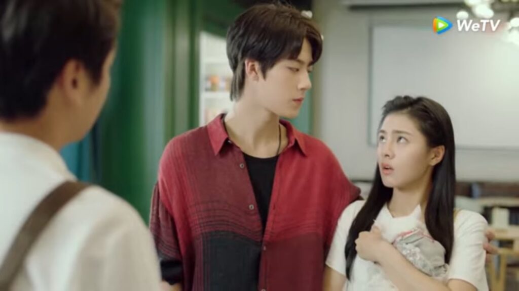 شياو فينغ تتعرض للابتزاز ، وتطلب من أخيها أن ينقذها|مقطع من الحلقة 8 مسلسل حب أول عذب