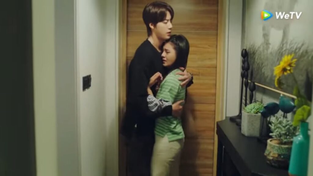 شياو فينغ يُساء فهمها و تتعرض للظلم! | مقطع من الحلقة 8 مسلسل حب أول عذب