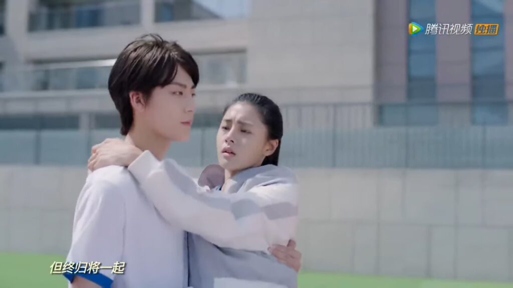 سو نيان فينغ تفقد الوعي | مقطع من الحلقة 3 مسلسل حب أول عذب سو نيان فينغ تفقد الوعي | مقطع من الحلقة 3 مسلسل حب أول عذب