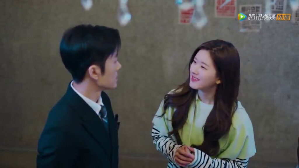 يشتري مصابيح كرساتالية للردهة | مقطع من الحلقة 5 مسلسل مواعدة في المطبخ يشتري مصابيح كرساتالية للردهة | مقطع من الحلقة 5 مسلسل مواعدة في المطبخ