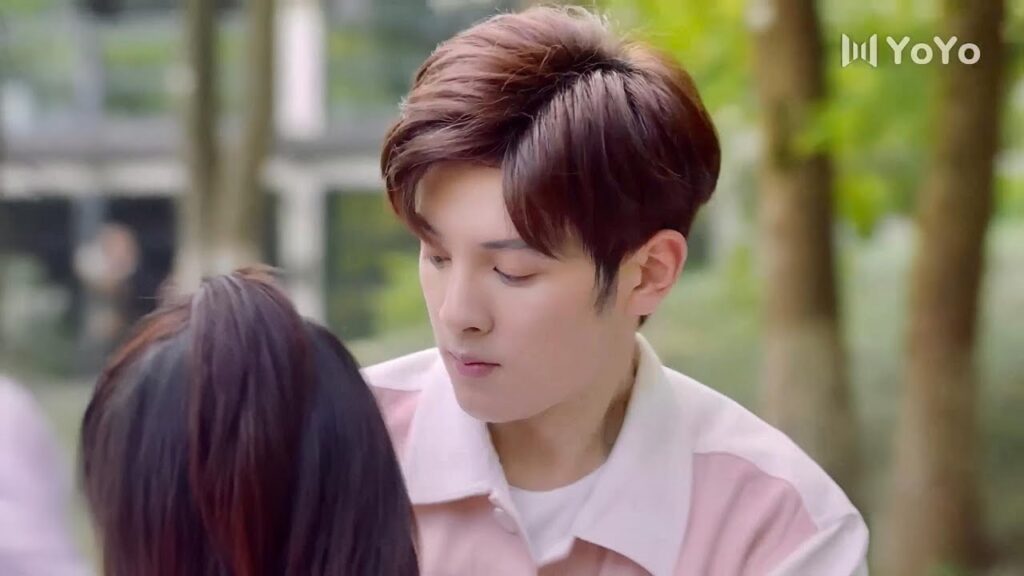 يلتـقي بصديـقة طفولتـه لكنها لا تتذكرهه ( عزباء محترفـة *