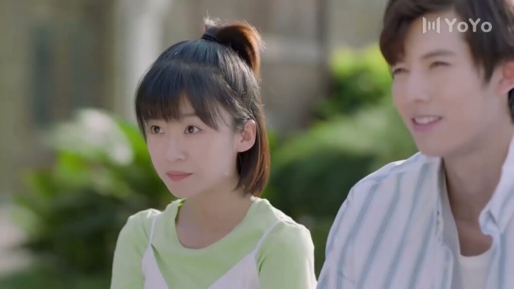 يحمـل الاغراض على اكتافـه لكي يظهر لها مدى قوتـه ( عزباء محترفة )