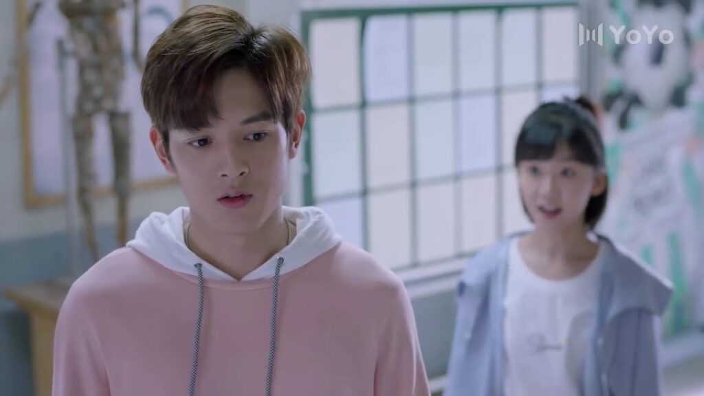 يقضي الوقت بالاعتناء بوالدتـه المريضـة لكنهم يعتقدون بأنه يواعد و يساء فهمـه ( عزباء محترفة )