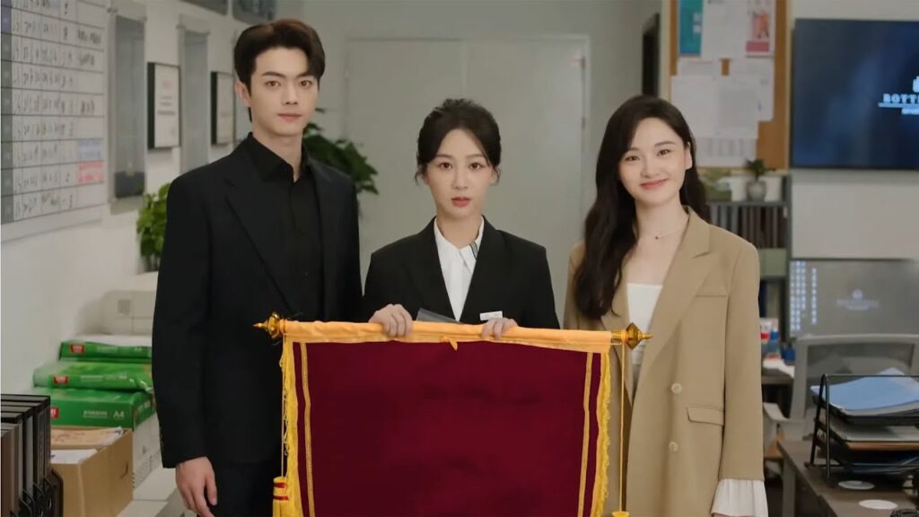 يشعر بالأسف على فتاته فيساعدها سرًا في توفير المال ولكنه لم يعترف بذلك❤️مشهد من "حكاية مبهجة"