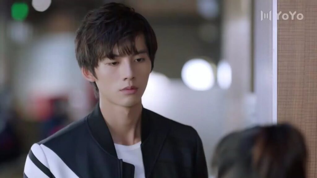 يريدها ان تتوقف عن الشرب لكنها لا تسمع كلامه (  عزباء محترفة )