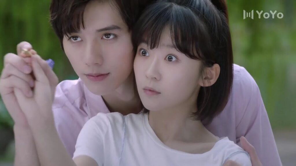 يعلمـها الرمايـة و يحسن مزاجها كأنهم في موعد غرامـي  ( عزباء محترفة )