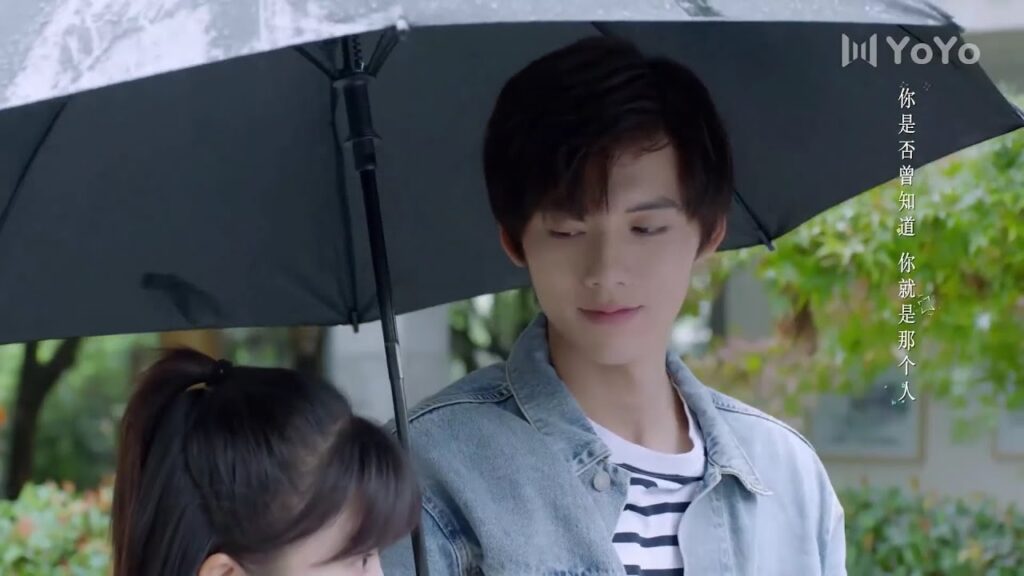 يشاركها المظلـة لكي لا تبتل ملابسها ( عزباء محترفة ) يشاركها المظلـة لكي لا تبتل ملابسها ( عزباء محترفة )