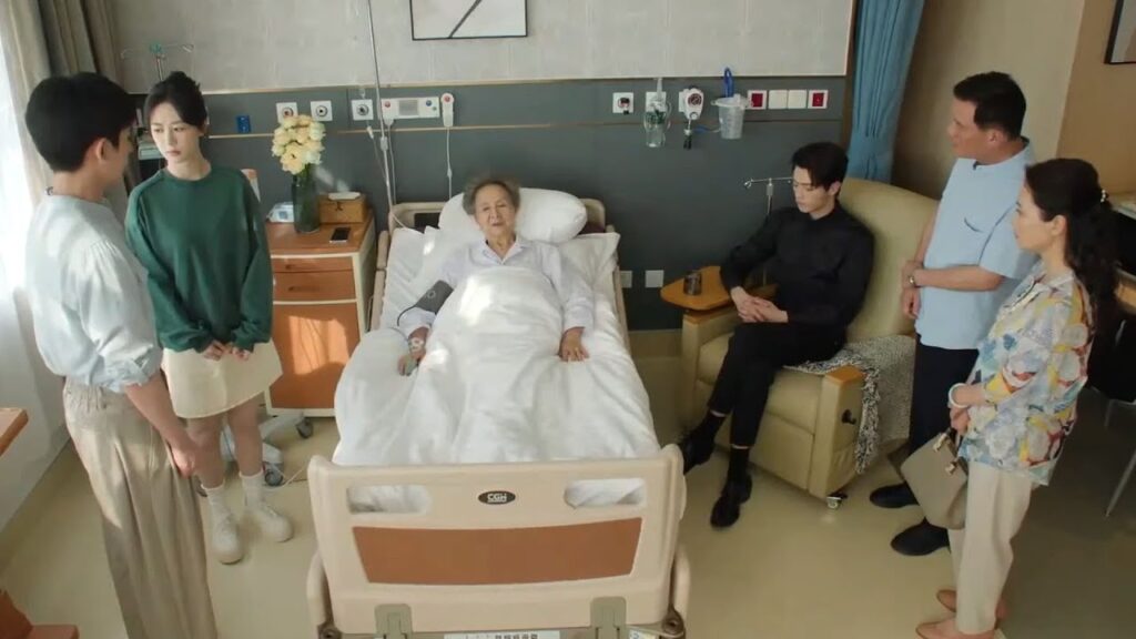 تمنح الجدة لبطلتنا منزلًا كبيرًا وعندما اكتشف حفيدها شعر بالذعر😣مشهد من "حكاية مبهجة"