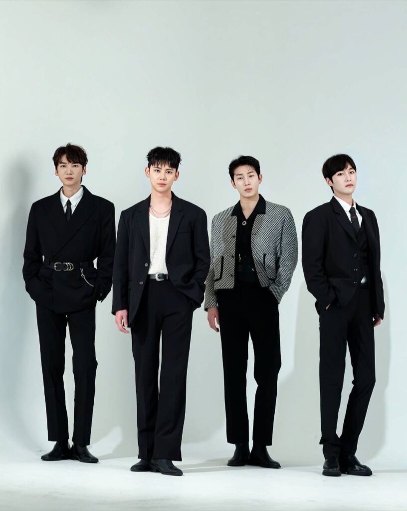 أعضاء Apeace السابقون Hyunsung وSihyuk وSungho وWanchul سيترسمون معًا تحت اسم NEW WORLD.