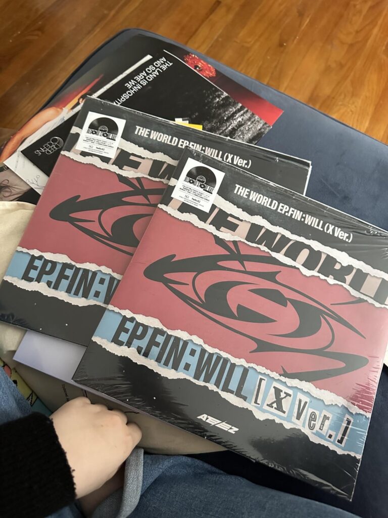 يوم متجر ATEEZ للتسجيلات 2024 الفينيل الحصري!
