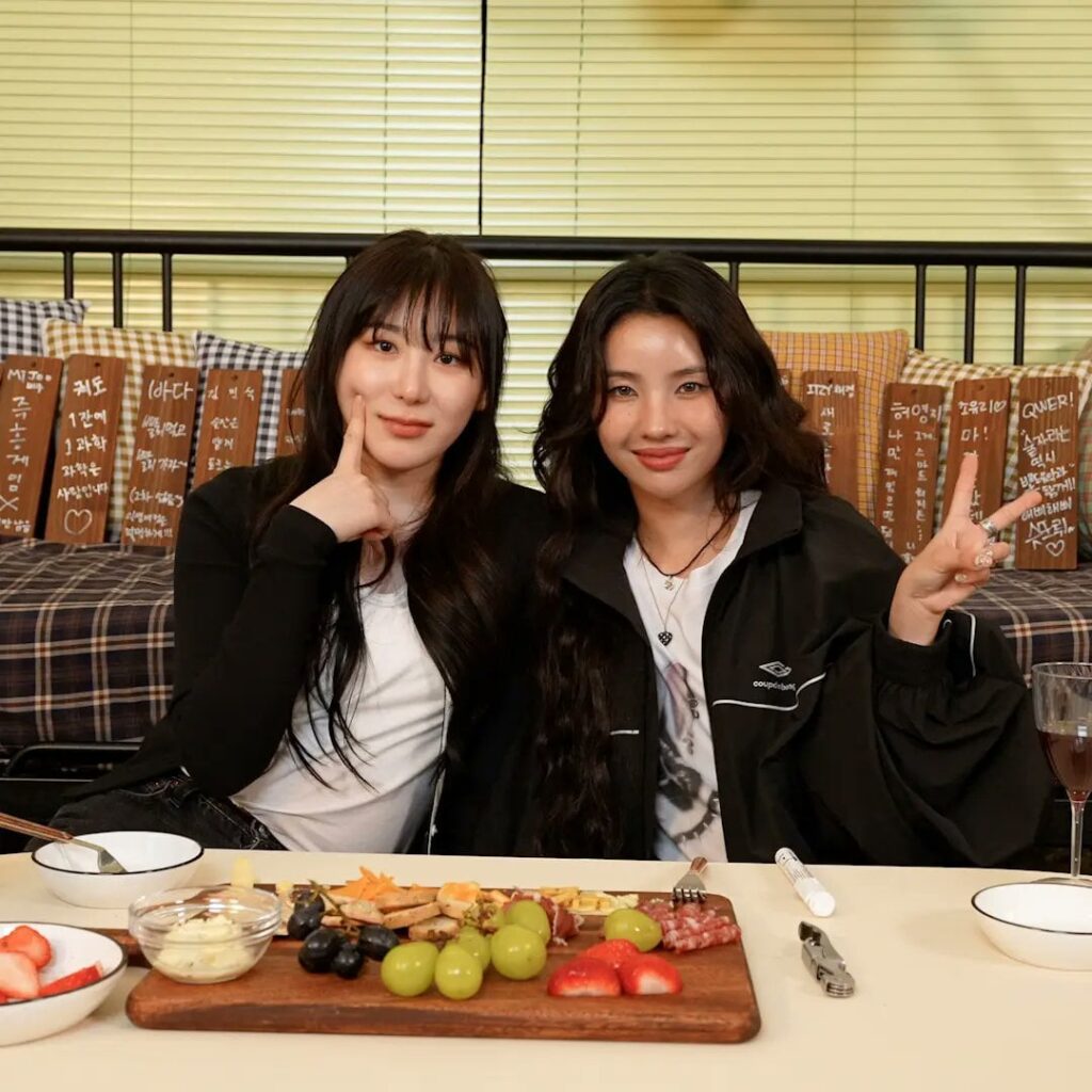 240423 studio_usog تحديث مجتمع YouTube مع Soyeon (ومضيف Inssadong Suzzi Chaeyeon)