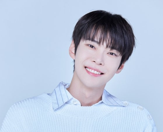 "Dear my sea": أول ظهور منفرد لـ NCT Doyoung مستوحى من رسالة المعجبين @ Korea JoongAng Daily (240422)