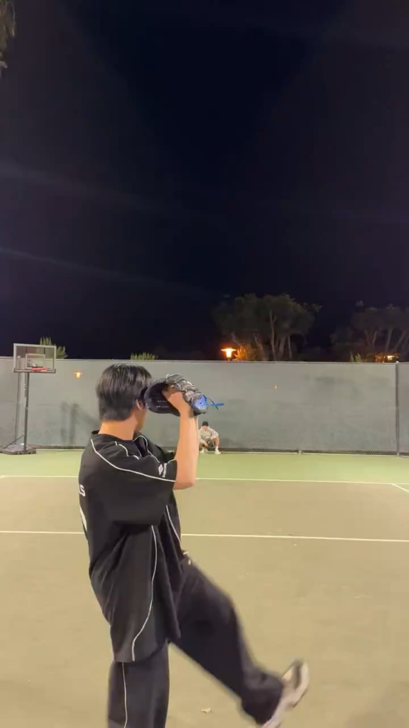 240421 اتييز على تويتر: [#Wooyoung] ساجيك (ملعب بيسبول يقع في مدينة بوسان، موطن فريق لوتي جاينتس)، انتظروني ⚾