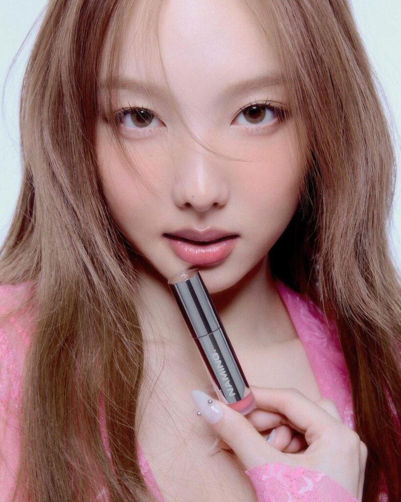 240420 تحديث نايون على الانستقرام - "تسمية MUSE اليابان 💗 📸 @sangmi_an_ 💄 @bit.boot_jungyo 💇‍♀️ @janghyeyeon_ 👗 @minhchoiv @_soyulll"