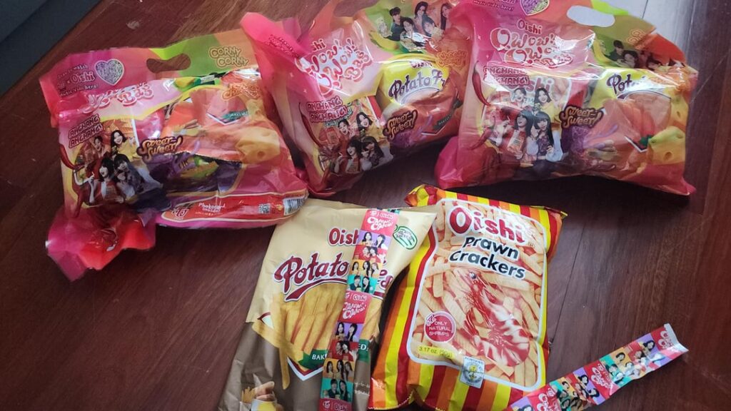 عاد الآباء من الفلبين وكوريا الجنوبية.  وهنا بلدي الهدايا التذكارية.