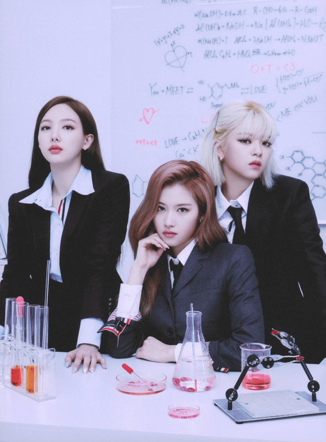 نايون وسانا وجونجيون