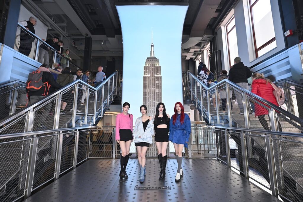 ITZY في مبنى إمباير ستيت