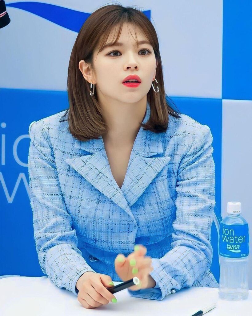 جونغيون جميلة