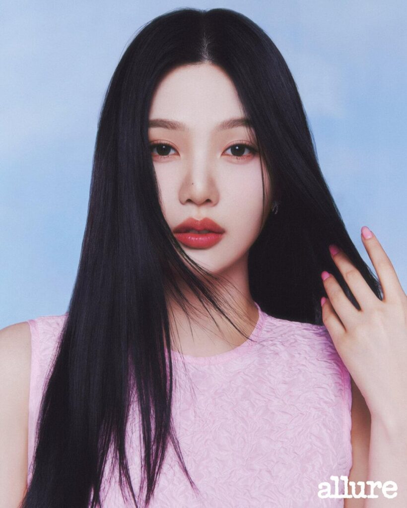 Red Velvet Joy - Allure Korea (إصدار مايو 2024 مصور)
