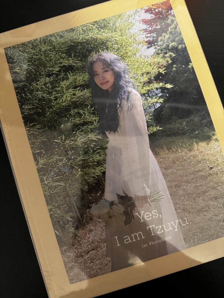 أخيرًا حصلت على كتاب الصور الفوتوغرافية "نعم أنا تزويو" مختوم