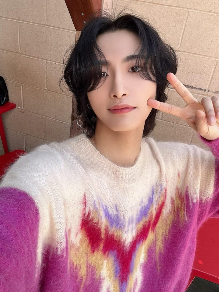 240424 اتييز على تويتر: [#Seonghwa] الطقس جميل جدا اليوم.  أتمنى لك يومًا سعيدًا 💕