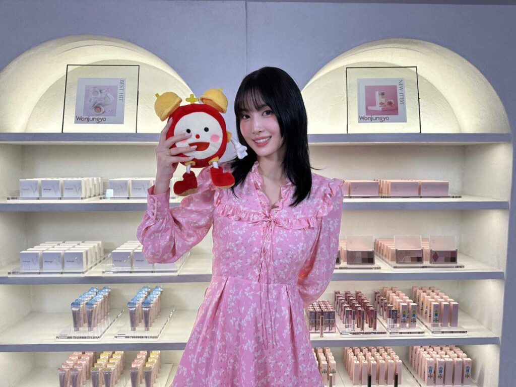 240421 تحديث تويتر cx_mezamashi - غدًا 22 (الاثنين) WakeupTVEntertainmentPickUp☝️ ستظهر MOMO وCHAEYOUNG من TWICE في حدث عرض المنتج الجديد للعلامة التجارية لمستحضرات التجميل 💄 علاجات التجميل الموصى بها من MOMO خاصة بالحزم 😆