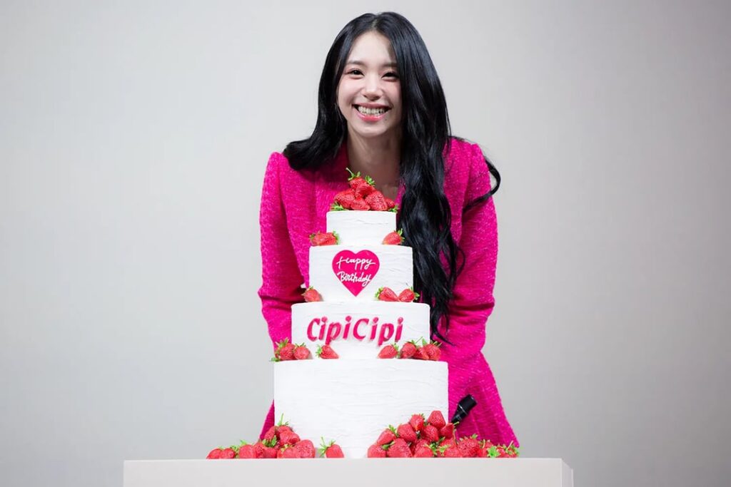 240420 - تحديث موقع WWD Japan على الويب: Chaeyoung في حدث إطلاق منتج CipiCipi الجديد