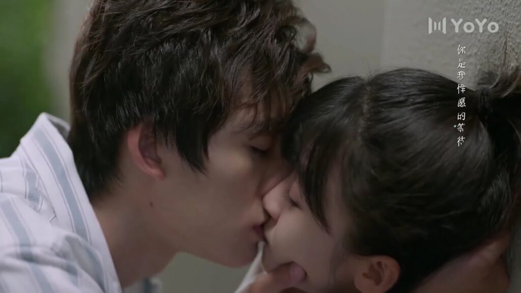 افضل طريقـة لايقاف غيرتها هو ان تظهر لها الحب بقـبلة  ( عزباء محترفة )