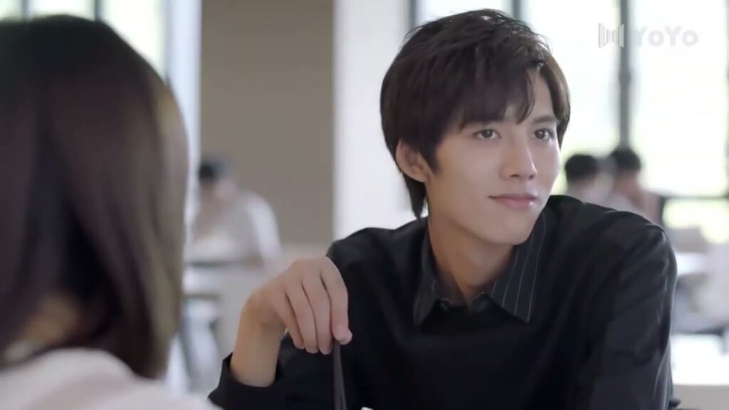 تجلس الى جانبـه لكي لا يتحدث مع الفتيات ( عزباء محترفة )