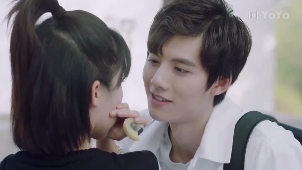 تعتقد بأنه اقترب ليقبلها لكنـه تناول الطعام منها ( عزباء محترفة )