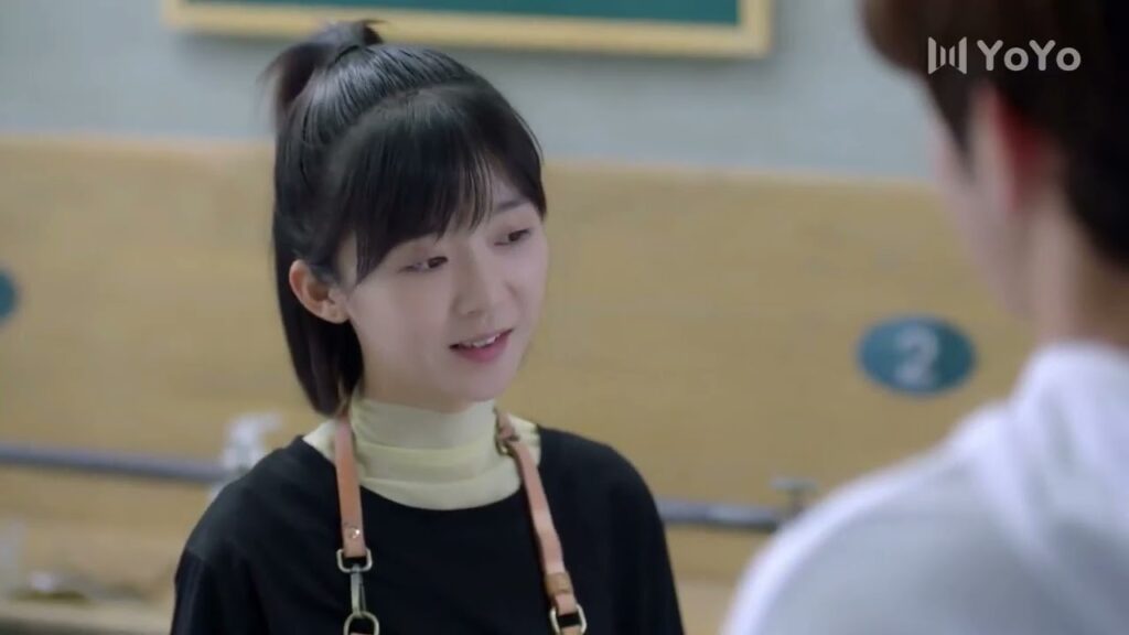 تستخدم صديقها كعارض لها بدلاً من حبيبها فيغضب منها  ( عزباء محترفة )